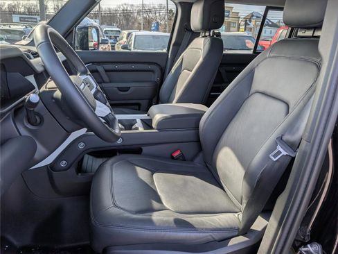 Used 2025 Land Rover Defender 110 X-Dynamic SE image 15