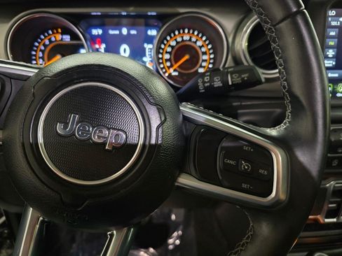 Used 2021 Jeep Wrangler Unlimited Sahara AWD/4WD image 20