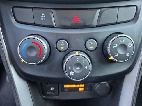 Used 2020 Chevrolet Trax LT w/ Sun & Sound Package AWD/4WD image 22