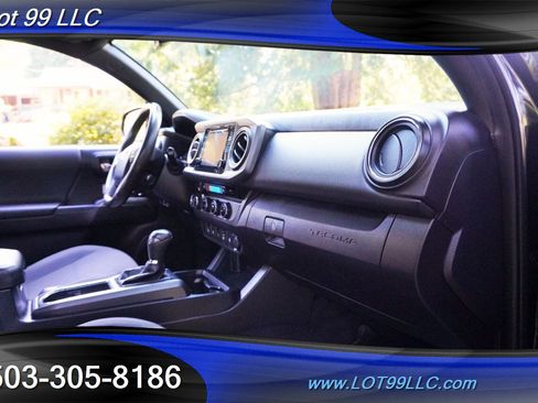 Used 2017 Toyota Tacoma TRD Off-Road w/ Premium & Technology Package AWD/4WD image 16