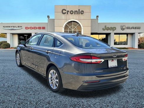 Used 2020 Ford Fusion SE image 5