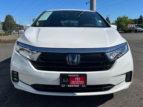 Used 2023 Honda Odyssey Touring image 2