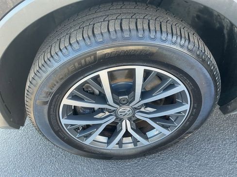 Used 2019 Volkswagen Tiguan SE image 21