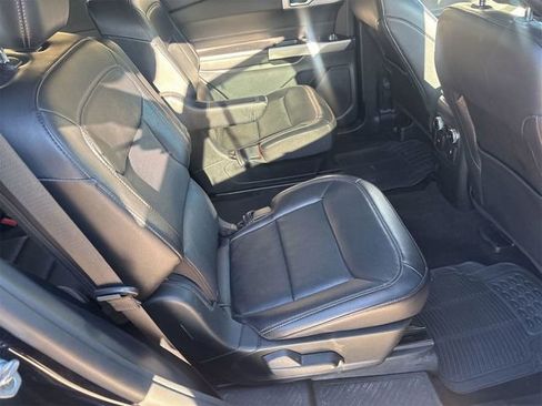 Used 2023 Ford Explorer Limited image 11