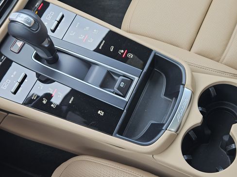 Certified 2026 Porsche Macan image 20