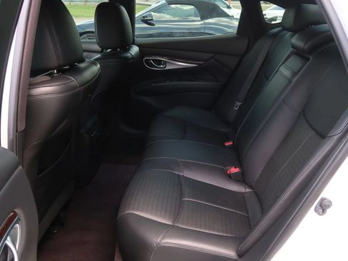 Used 2019 INFINITI Q70 Luxe w/ Sport Package RWD image 22