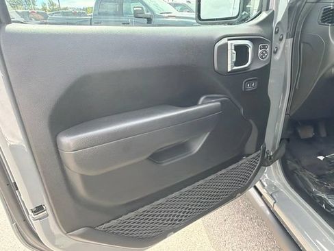 Used 2023 Jeep Wrangler Unlimited w/ Cold Weather Group AWD/4WD image 17