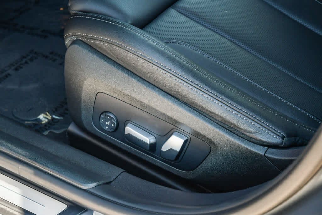 Used 2023 BMW 330i Sedan w/ Driving Assistance Package RWD image 28