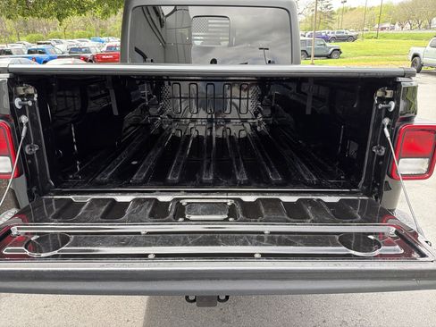 Used 2024 Jeep Gladiator Sport AWD/4WD image 5