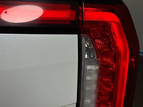 Used 2023 GMC Yukon SLT RWD image 33