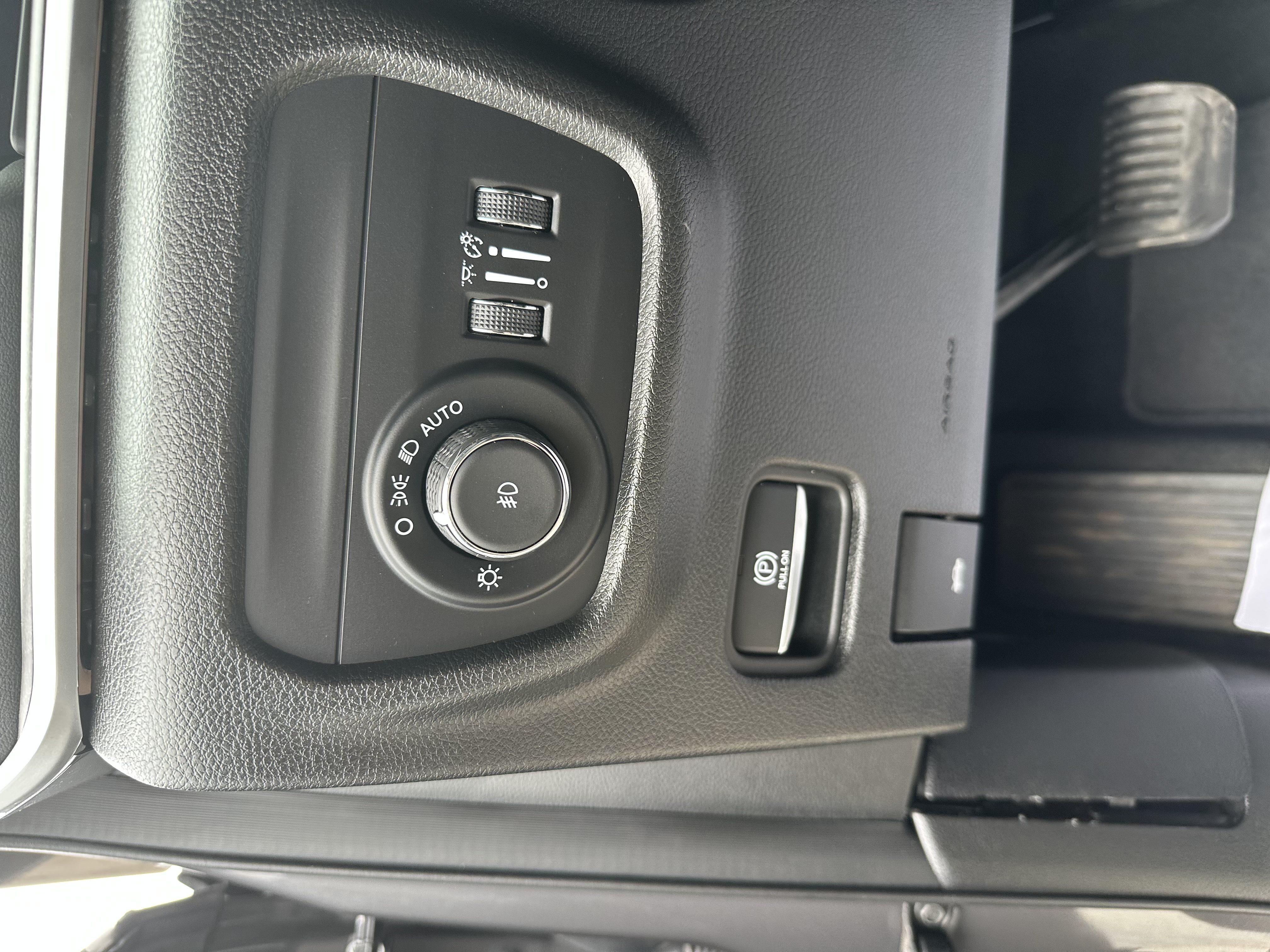 Used 2023 Jeep Grand Cherokee L Limited AWD/4WD image 11