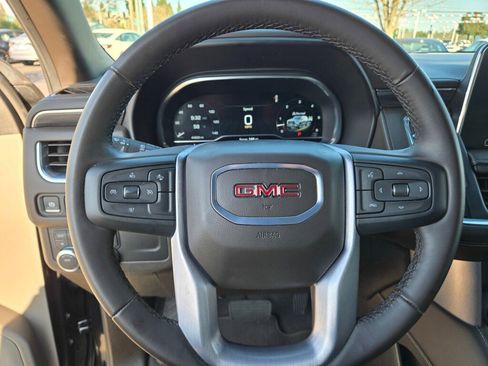 Used 2024 GMC Yukon XL SLT image 25