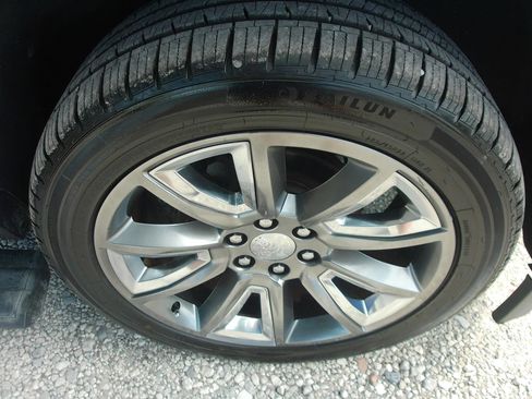 Used 2018 Chevrolet Suburban Premier RWD image 47
