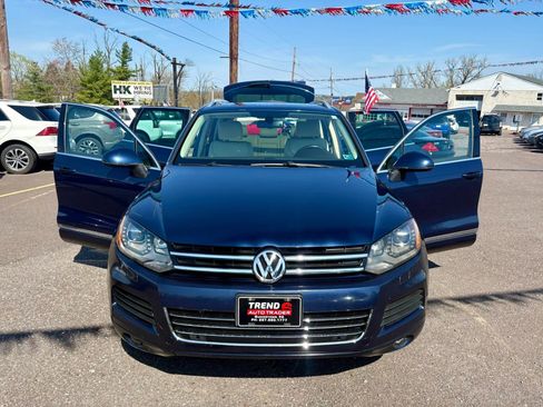 Used 2012 Volkswagen Touareg TDI image 10
