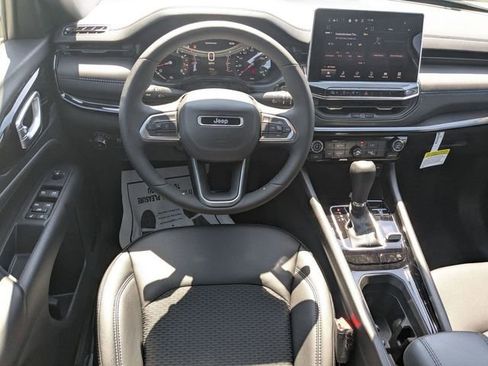 New 2026 Jeep Compass Latitude image 22