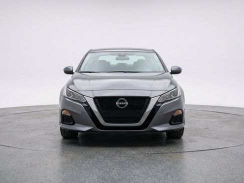 Used 2025 Nissan Altima 2.5 SV FWD image 2