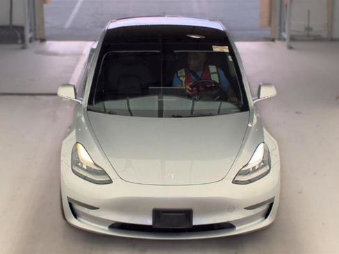 Used 2018 Tesla Model 3 Long Range RWD image 3
