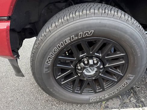 Used 2022 Ford F250 Lariat w/ Black Appearance Package image 10