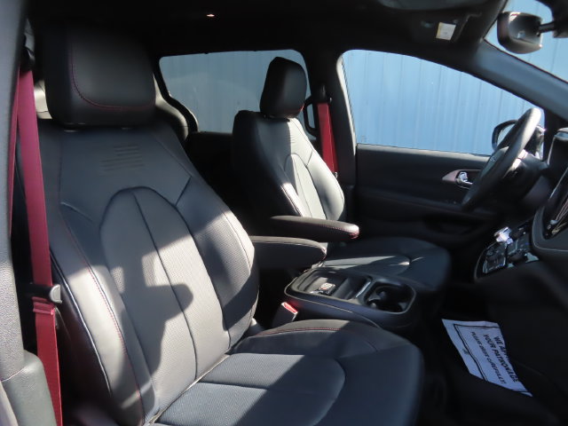 New 2027 Chrysler Pacifica Select AWD/4WD image 23