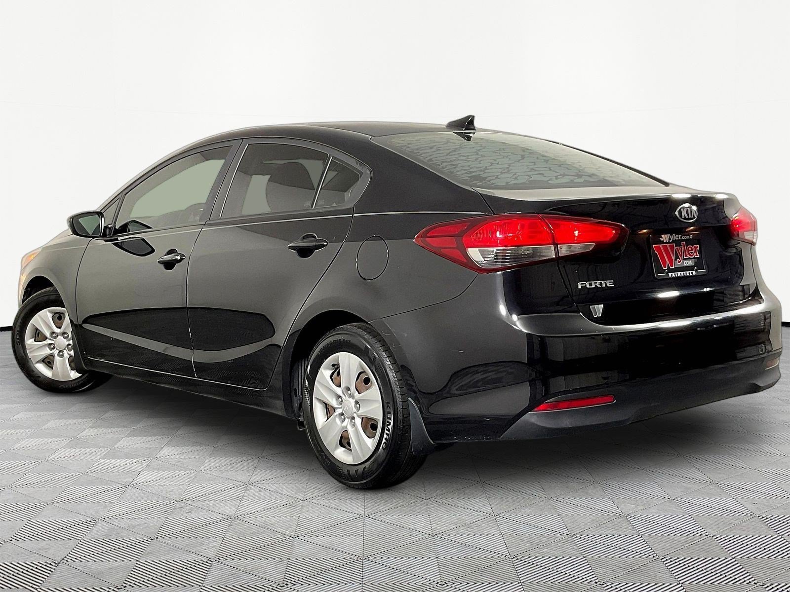 Used 2018 Kia Forte LX w/ LX Popular Package FWD image 4