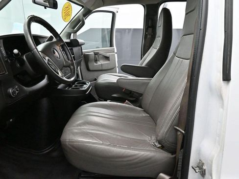 Used 2018 GMC Savana 2500 w/ Enhanced Convenience Package RWD image 17