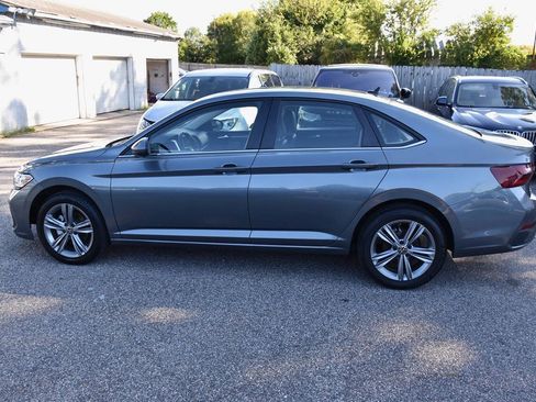 Used 2024 Volkswagen Jetta SE FWD image 3