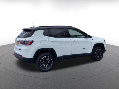 Used 2025 Jeep Compass Trailhawk AWD/4WD image 15