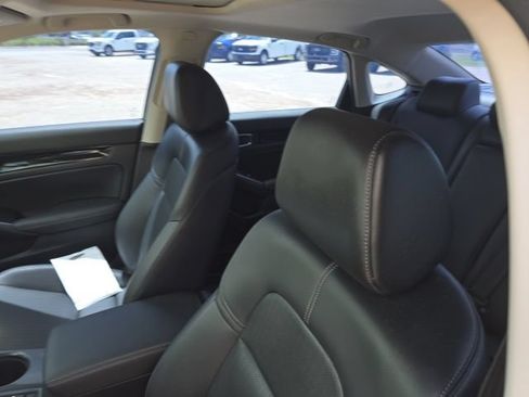 Used 2022 Honda Civic Touring image 5