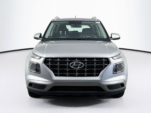 Used 2023 Hyundai Venue SEL FWD image 2