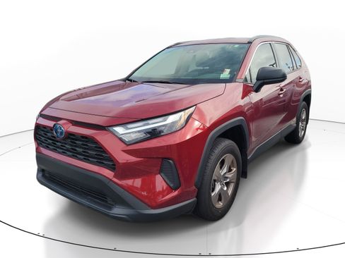 Used 2024 Toyota RAV4 LE AWD/4WD image 3