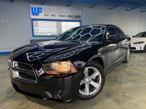 Used 2014 Dodge Charger SXT RWD image 1
