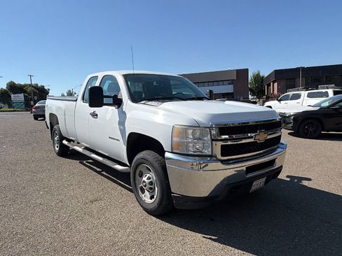 Used 2011 Chevrolet Silverado 2500 W/T AWD/4WD image 3