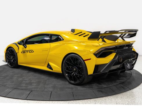 Used 2022 Lamborghini Huracan STO RWD image 5