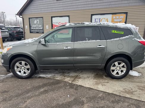 Used 2011 Chevrolet Traverse LT image 8