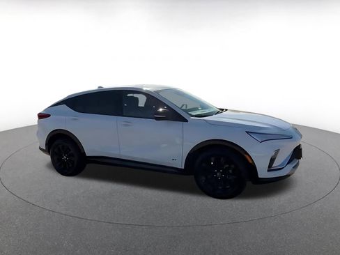 Used 2025 Buick Envista Sport Touring image 2