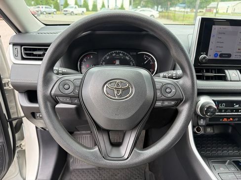 Used 2024 Toyota RAV4 XLE AWD/4WD image 15