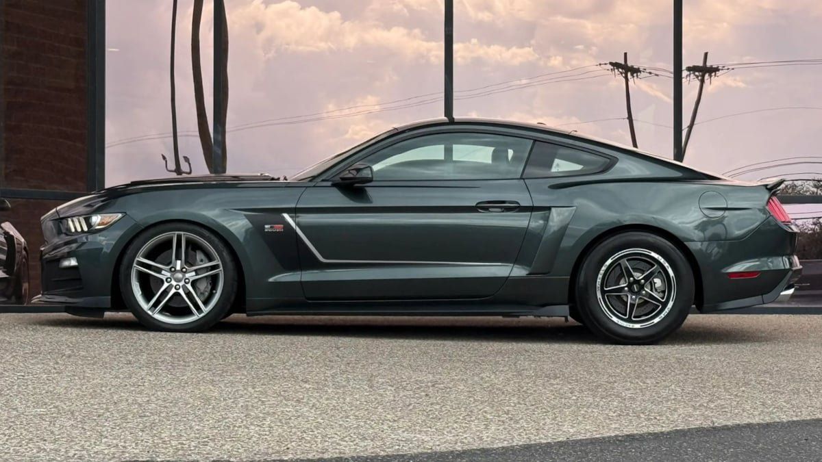 Used 2016 Ford Mustang GT Premium w/ Equipment Group 401A RWD image 5