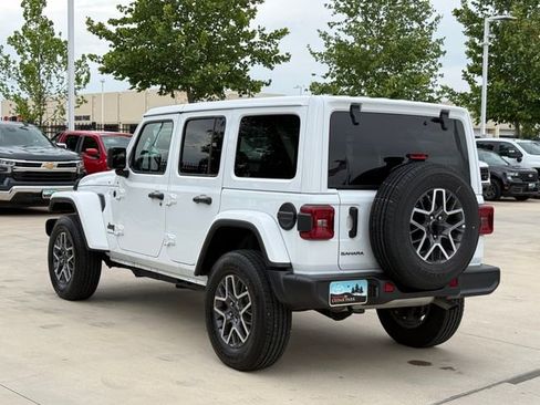 Used 2025 Jeep Wrangler Unlimited Sahara AWD/4WD image 8