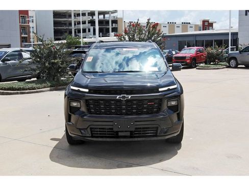 Used 2025 Chevrolet Traverse RS w/ LPO, Floor Liner Package FWD image 2
