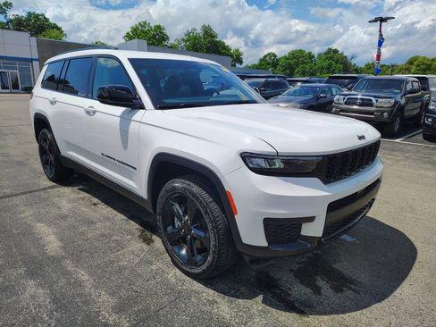 Used 2025 Jeep Grand Cherokee L Altitude AWD/4WD image 3