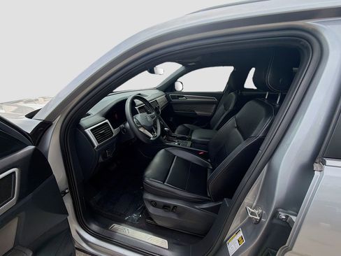 Used 2022 Volkswagen Atlas Cross Sport SE FWD image 18