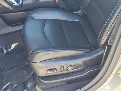 Used 2024 GMC Terrain SLT image 23