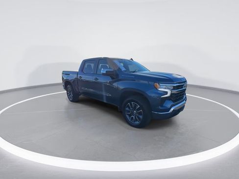 Used 2024 Chevrolet Silverado 1500 LT image 2