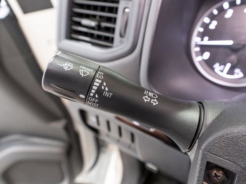 Used 2022 Nissan Titan SV RWD image 27