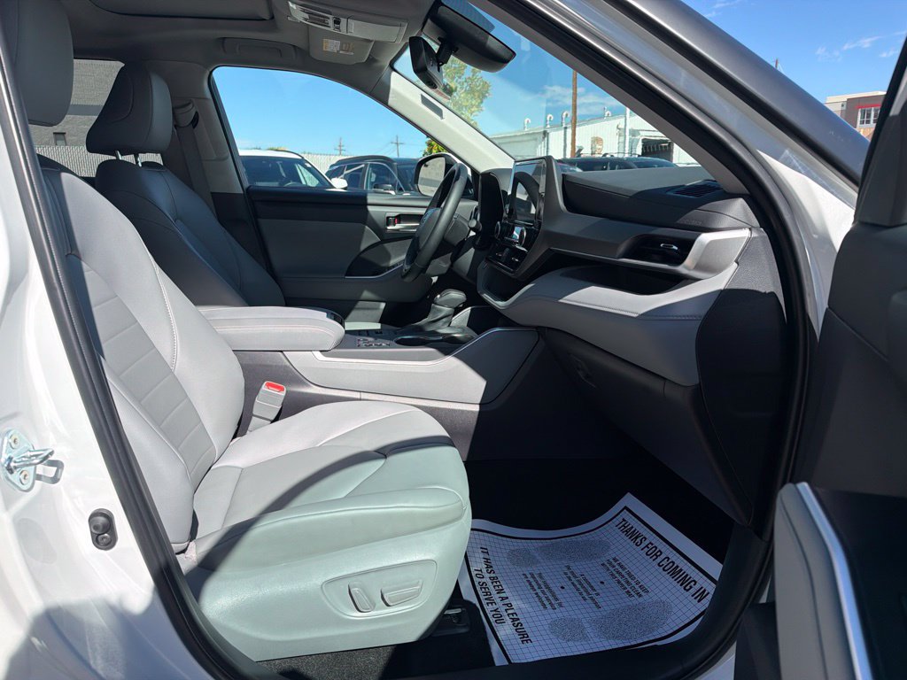 Used 2026 Toyota Highlander XLE AWD/4WD image 11