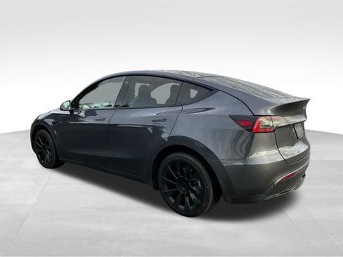 Used 2022 Tesla Model Y Long Range image 6
