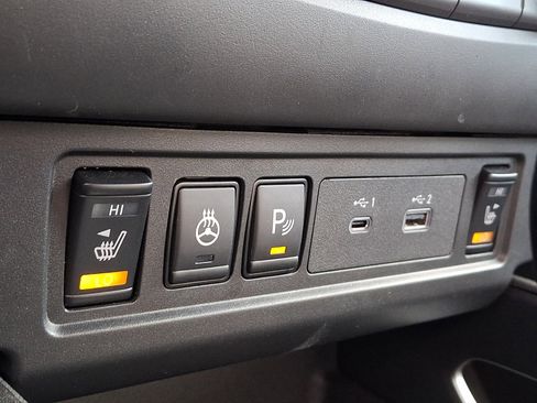 Used 2025 Nissan Frontier SV w/ SV Convenience Package image 23