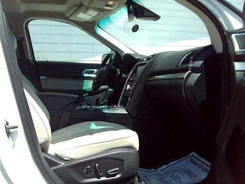 Used 2016 Ford Explorer Platinum AWD/4WD image 35