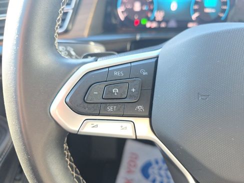 Used 2025 Volkswagen Atlas SE image 25