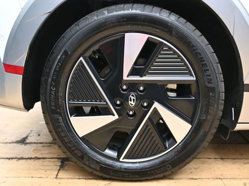 Used 2025 Hyundai Ioniq 5 Limited image 13